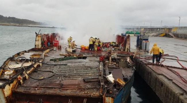 Şile'de limanda söküm işlemi yapılan teknede yangın çıktı