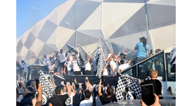 Altay, Süper Lig'i taraftarıyla kutladı