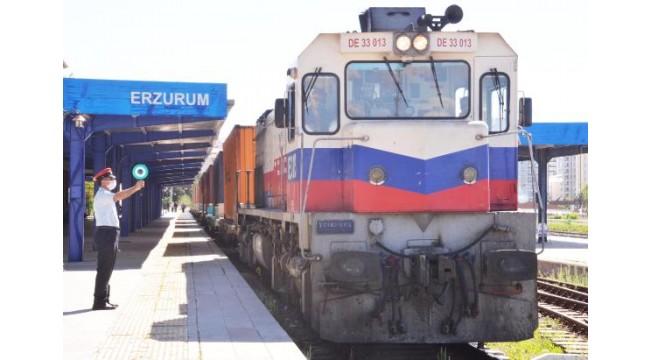 Çin'e MDF kaplı levha taşıyan 2 tren, Erzurum'dan geçti