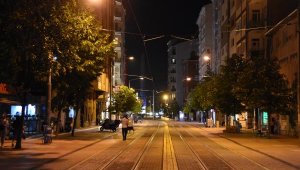 Eskişehir'de cadde ve sokaklar boş kaldı