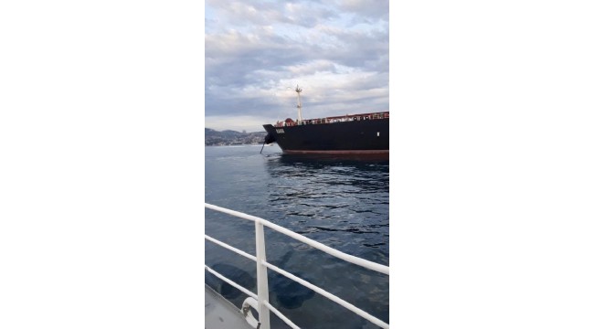 Ham petrol taşıyan tanker kıyıya sürüklendi; İstanbul Boğazı'nda trafik askıya alındı