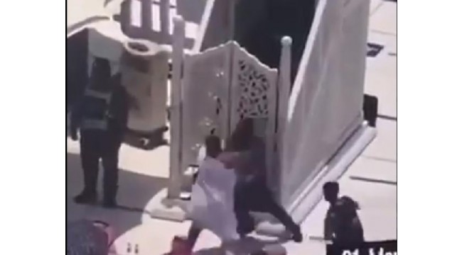 Kabe imamına bıçaklı saldırı girişimi