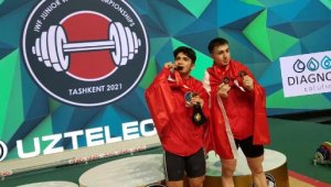 Milli halterci Muhammed Furkan Özbek'ten olimpiyat kotası