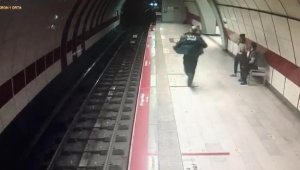 Taksim Metro İstasyonu'ndaki intihar girişimi kamerada