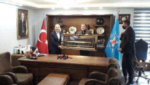 Bakan Karaismailoğlu Türkiye Denizciler Sendikası'nı ziyaret etti