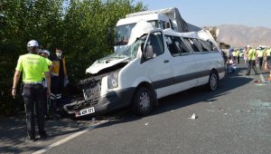 Elazığ'da düğün yolunda kaza; 3 ölü, 12 yaralı
