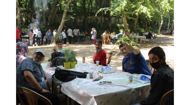 Engelliler ve aileleri piknikte buluştu