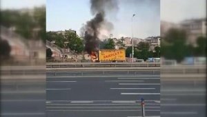 Fatih'te nakliyat kamyonu yandı