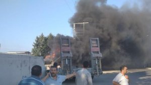 Lastiği patlayan askeri TIR, fabrikaya girdi: 2 kişi yaşamını yitirdi
