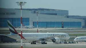 Yolcusu hastalanan Emirates uçağı, acil iniş yaptı