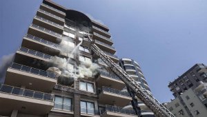 4'üncü katta çıkan yangın, itfaiyenin müdahalesiyle söndürüldü