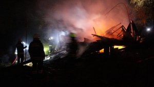 Bolu'da yaylada ahşap ev yandı