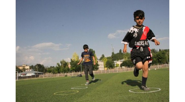 Çocukları sporla terör ve uyuşturucudan uzak tutuyorlar
