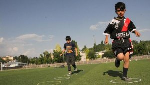 Çocukları sporla terör ve uyuşturucudan uzak tutuyorlar