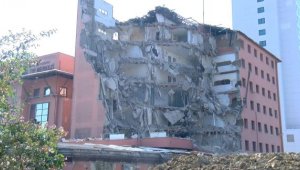 Havadan fotoğraflarlaTarihi Haydarpaşa Numune Hastanesi'nin dahiliye binasının yıkımına başlandı