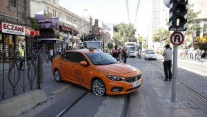 Karaköy'de tramvay yolunda kaza