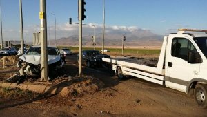 Kayseri'de iki otomobilin çarpıştığı kaza kamerada: 7 yaralı