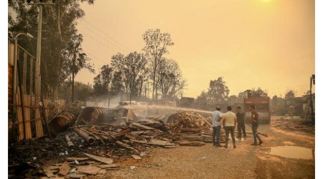 Manavgat'taki büyük yangında 2'nci gün; 3 ölü