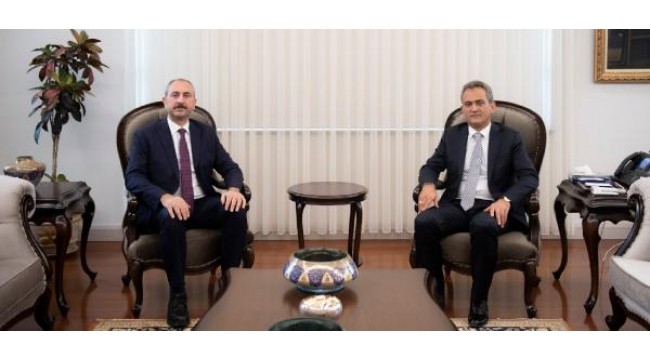 Adalet Bakanı Gül'den, Bakan Özer'e 'hayırlı olsun' ziyareti