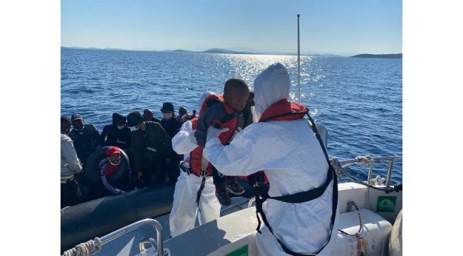 Ayvalık açıklarında Yunanistan'ın ölüme terk ettiği göçmenler kurtarıldı