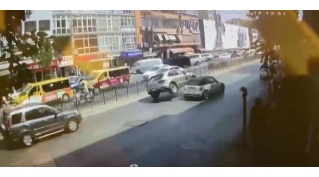 Bağdat Caddesi'ndeki kaza güvenlik kamerasında