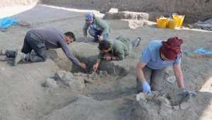 Eskişehir'de 5 bin yıllık küp mezarlarda çocuk iskeletleri bulundu