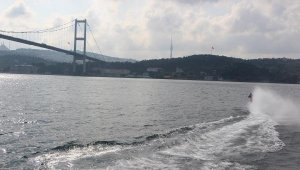 İstanbul Boğaz'ında ilk; Motokros efsanesi Boğaz'ı su üstünde geçti