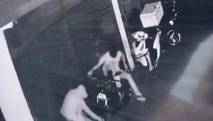 Kağıthane'de motosiklet hırsızlığı kamerada