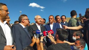 Kılıçdaroğlu, Van'da selin vurduğu Esenyamaç'ta incelemelerde bulundu