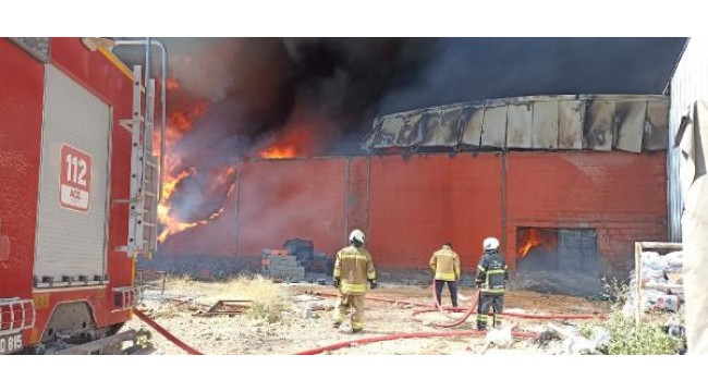 Mardin'de plastik atık fabrikasında yangın
