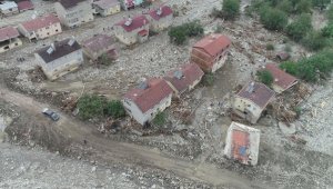 Selin vurduğu Ayancık'ta tomruklar dereyi tıkadı, 35 yıllık afet evleri yıkıldı