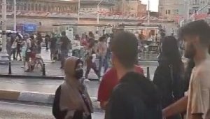 Taksim'de binanın cephesi alev alev yandı-1