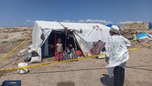 Tarım işçisi aileye çadırlarında koronavirüs karantinası