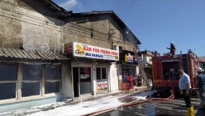 Tarsus'ta kafe ve kahvehane yangını; 1 itfaiyeci dumandan etkilendi