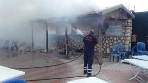 Türkücü Latif Doğan'a ait düğün salonunda yangın çıktı