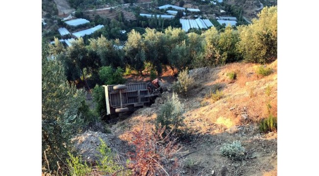 20 metrelik uçurumdan yuvarlanan traktörün sürücüsü öldü