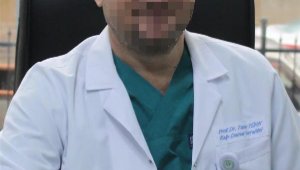 Ameliyat için hastasından 15 bin TL isteyen Prof. Dr., suçüstü yakalandı