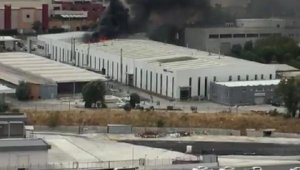 Bakırköy'de fabrikada yangın, çalışanlar kendilerini dışarıya attı