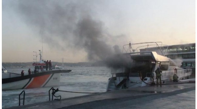 Bebek Sahili'nde tekne yangını 