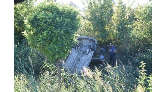 Sivas'ta otomobil şarampole devrildi: Aynı aileden 6 yaralı