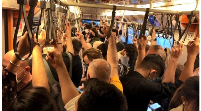 Trafik yoğunluğu yüzde 72"ye çıktı.. Metro-metrobüste  sosyal mesafesiz yolculuk