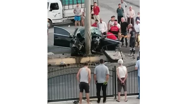 Yön tabelasına çarpan otomobilin sürücüsü astsubay hayatını kaybetti