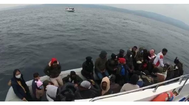 40 illegal immigrants in a rubber boat rescued off Ayvacik in Canakkale