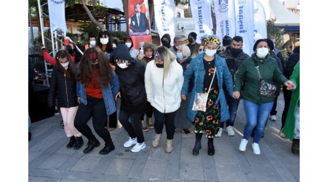 Bodrum'da soğuk havaya rağmen 'Hamsi Festivali' coşkusu yaşandı