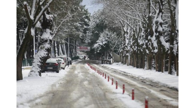 Bursa'da kar yağışı kartpostallık manzaralar oluşturdu