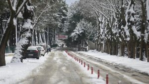 Bursa'da kar yağışı kartpostallık manzaralar oluşturdu