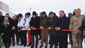 Türkiye'de üniversite kampüsü içerisindeki ilk kayak merkezi Bitlis'te açıldı