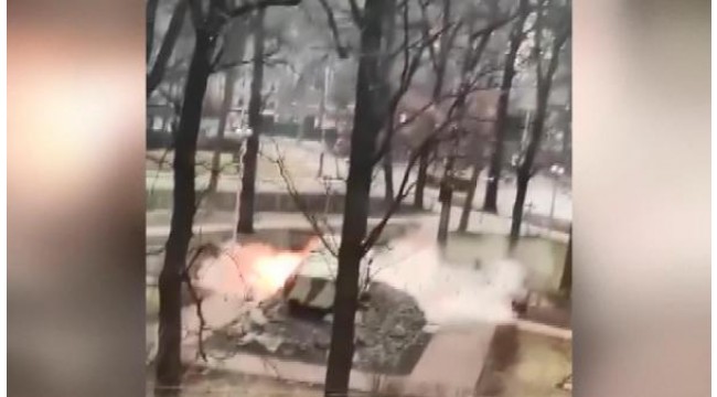 Rus birlikleri, Ukrayna'da zırhlı araç heykelini gerçek sanarak ateş açtı