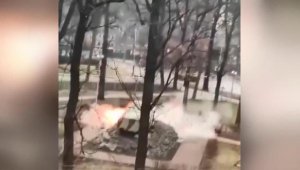 Rus birlikleri, Ukrayna'da zırhlı araç heykelini gerçek sanarak ateş açtı