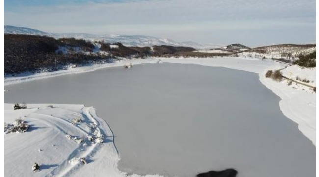 Sulugöl Göleti'nin yüzeyi buz tuttu